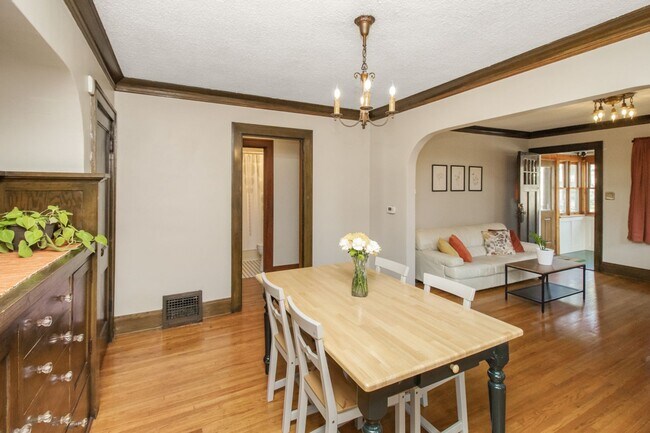 Building Photo - Wonderful 2 Bedroomed House in the heart of Saint Paul.