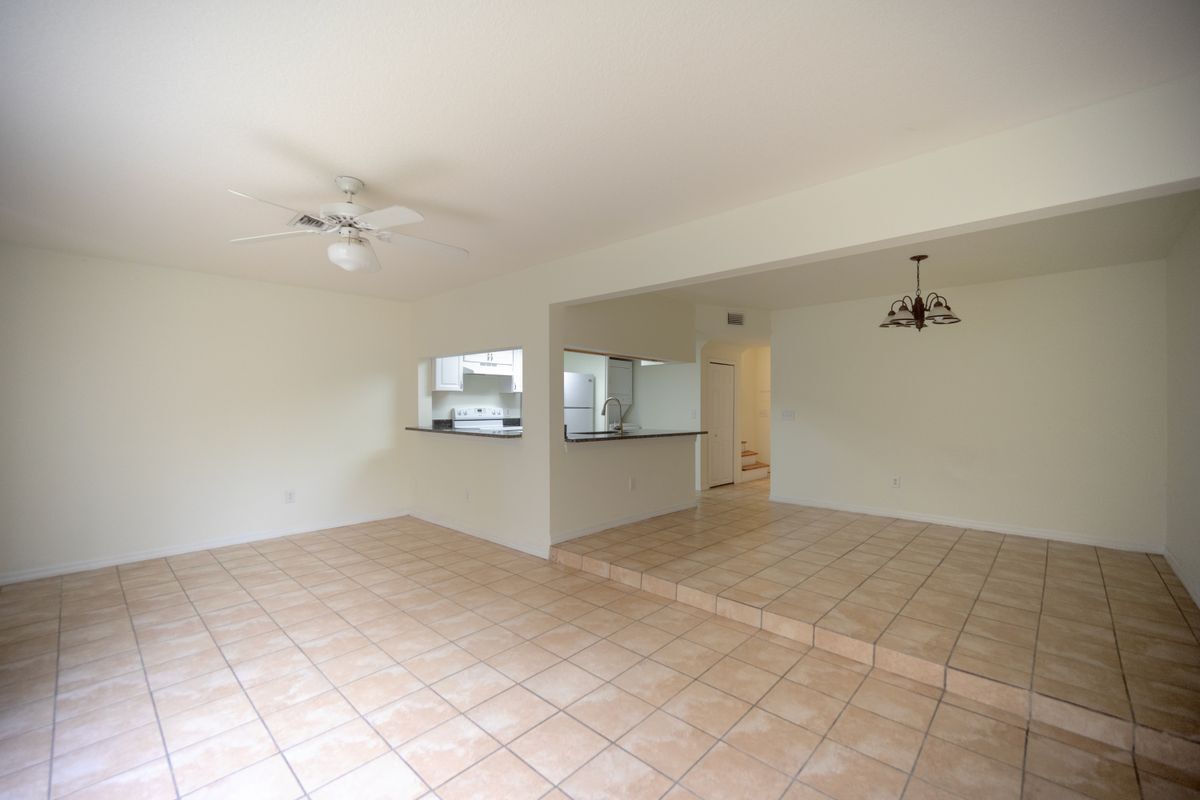 Building Photo - 873 Caribbean Dr