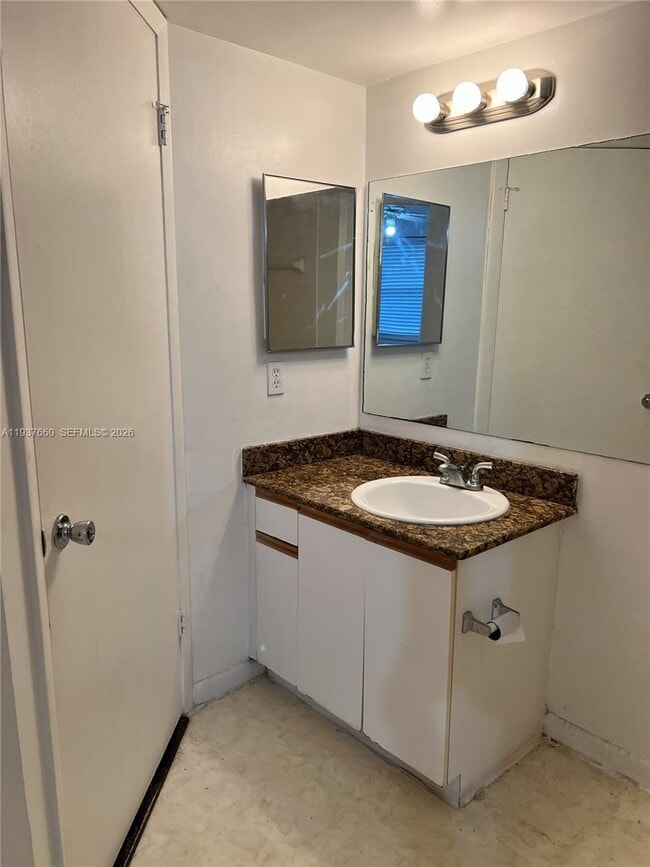 Building Photo - 17500 NW 67th Ct