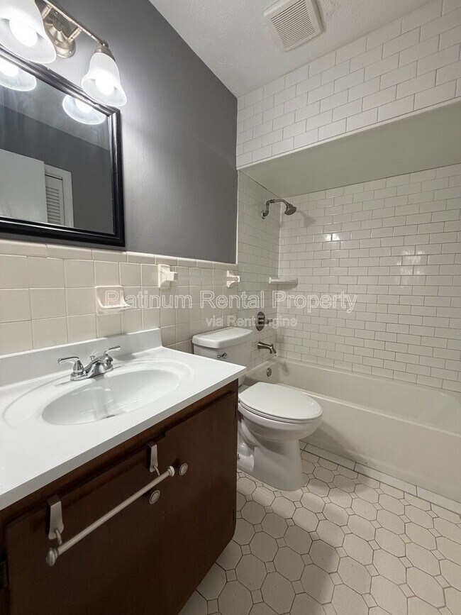 Building Photo - 1502 Waverly Way