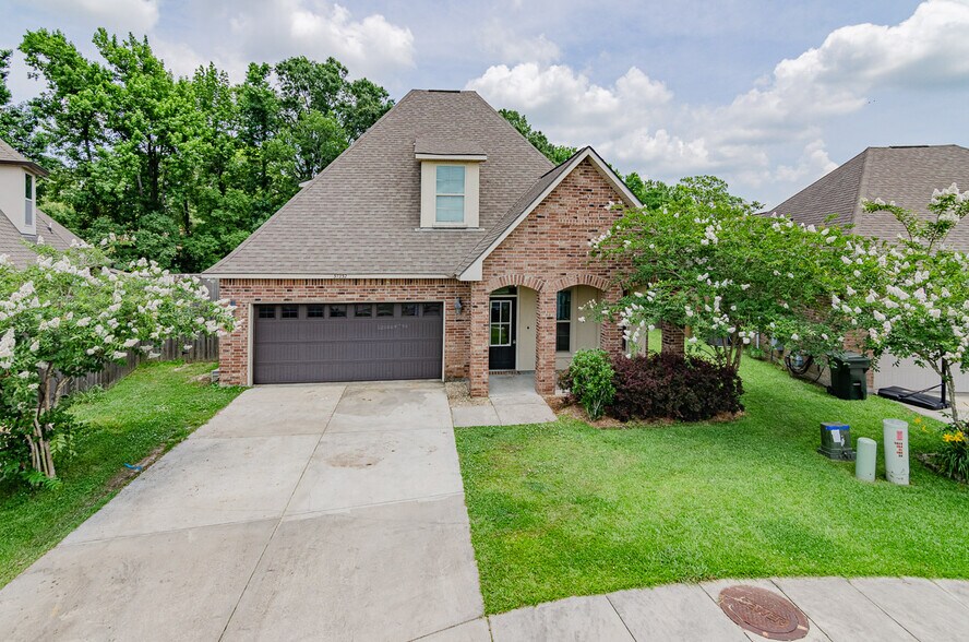Welcome home! - 37232 Corvette Dr
