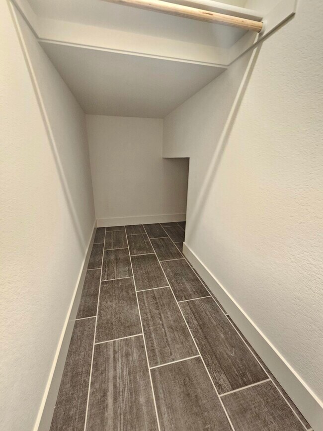 Building Photo - 504 Gemstone Wy