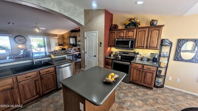 Building Photo - 39019 S Moonwood Dr