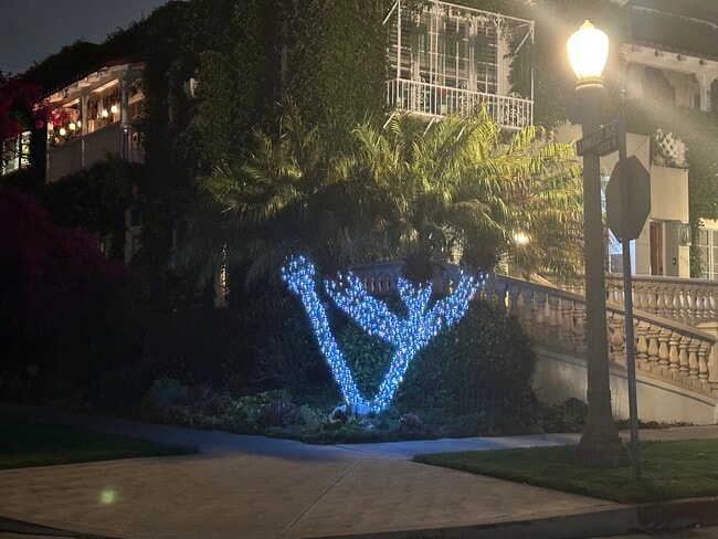 Building Photo - 401 N Norton Ave