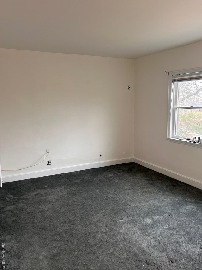 Building Photo - 36 Maple Ave