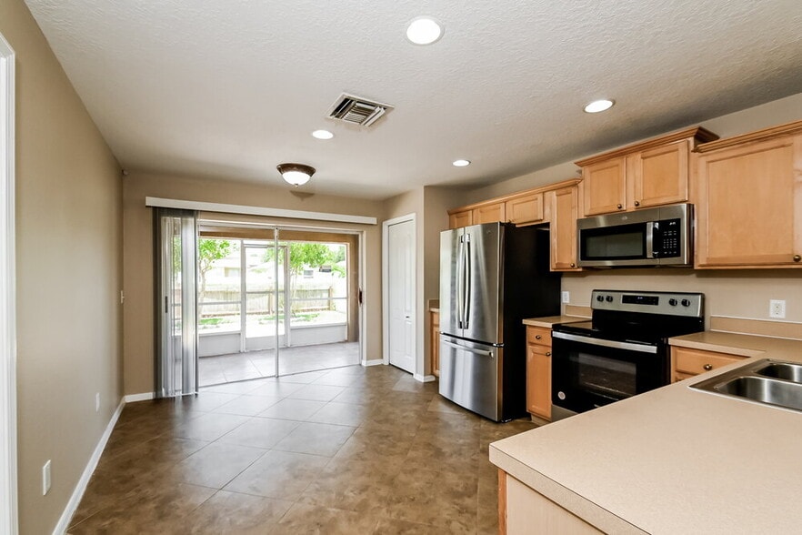 Building Photo - 8424 Deer Chase Dr