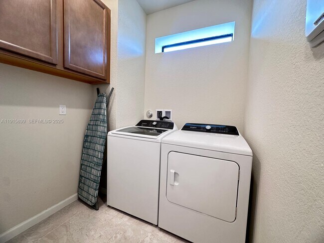 Building Photo - 4139 Silver Maple Wy