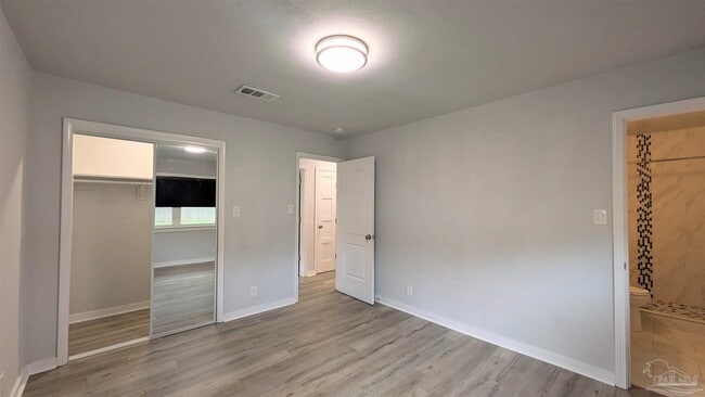 Building Photo - 5912 Sarah Dr