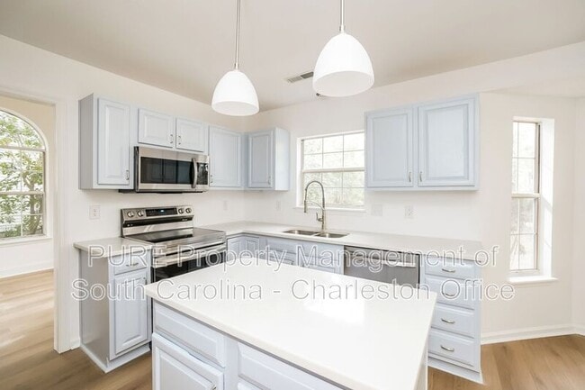 Building Photo - 1928 Oak Tree Ln