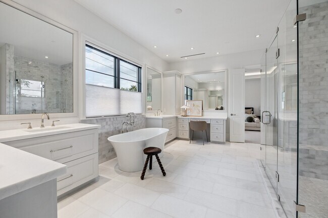 Building Photo - 2711 Eastgrove Ln