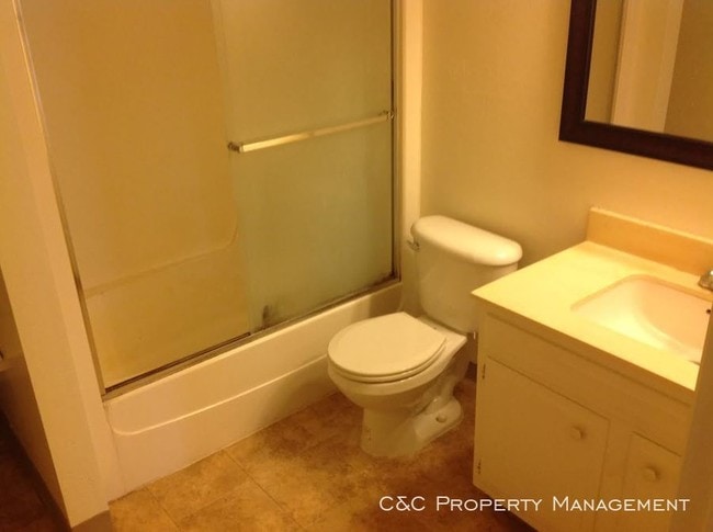 Building Photo - Large Remodeled Pacific Grove Apt