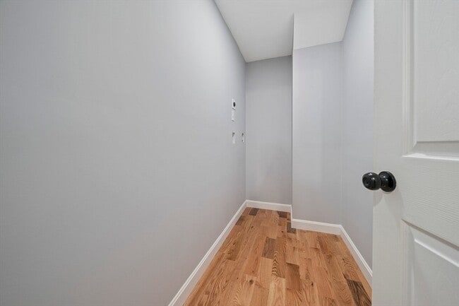 Building Photo - 13 Broadway