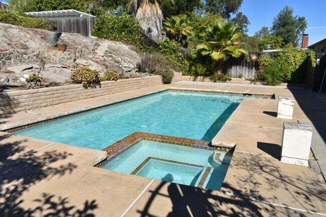 Building Photo - 3 bd 2 ba, House With Pool (San Carlos 92119)