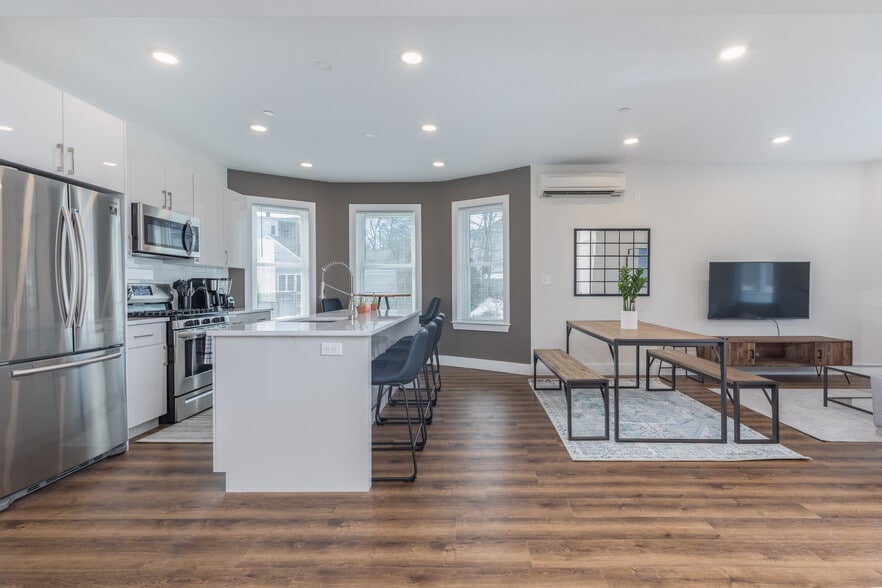 Building Photo - 843 Columbia Rd