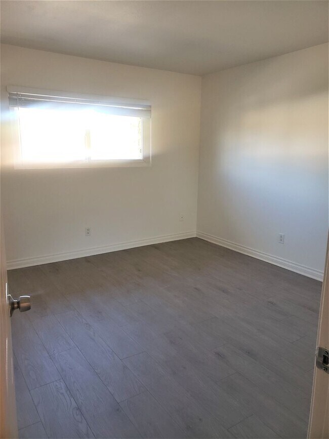 Building Photo - Recently Remodeled 2 bedroom
