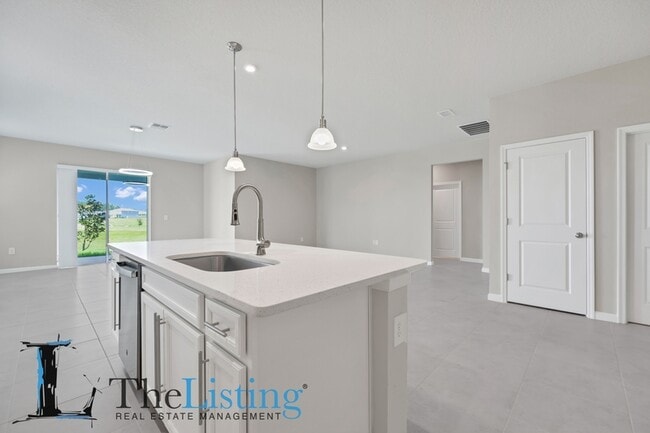 Building Photo - 3685 Kings Canyon Dr