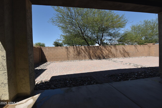 Building Photo - 250 E Wisteria Dr