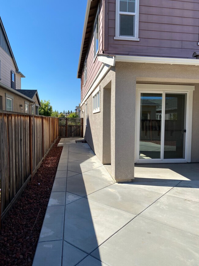Building Photo - 830 San Bernardo Ln