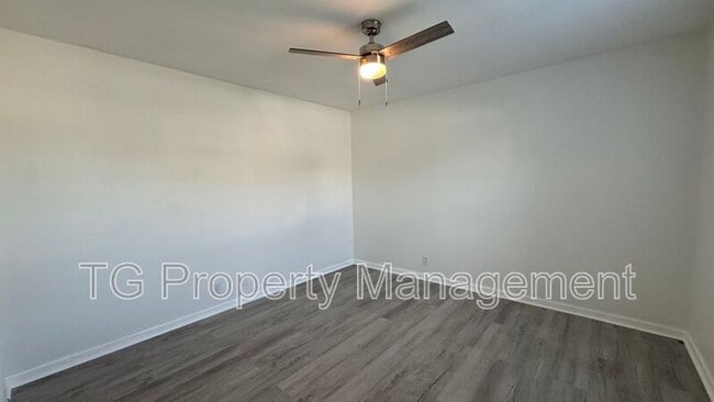 Building Photo - 8342 Century Point Dr N