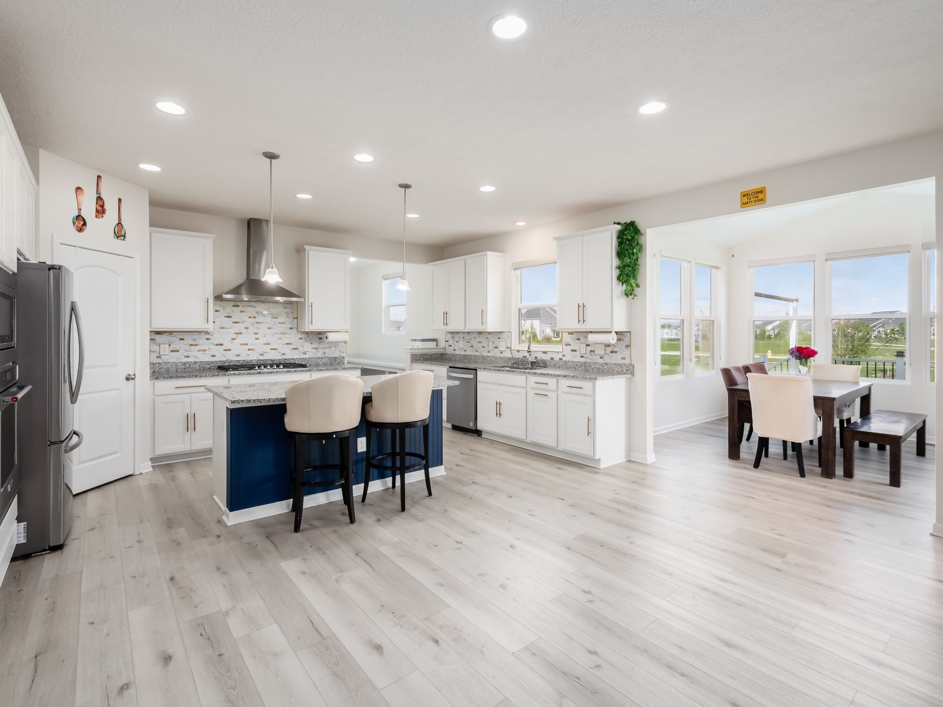 Building Photo - 274 Cambie Dr