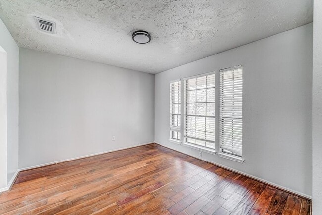 Building Photo - 1916 Woodland Hills Dr