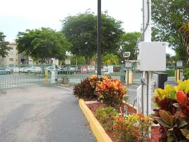 Building Photo - 1830 SW 81st Ave