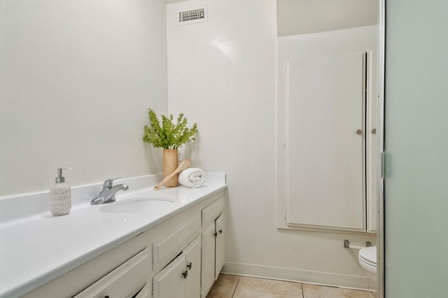 Building Photo - 700 S Yorba St