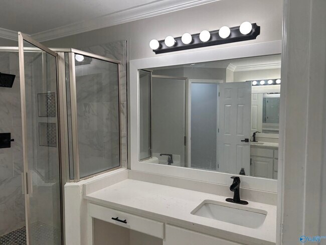 Building Photo - 2012 Fairway Hills Dr