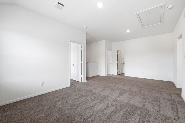 Building Photo - 14014 Roller Mls