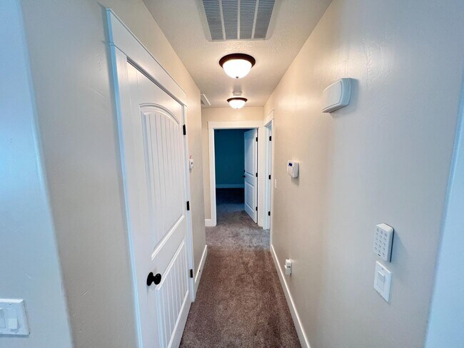 Building Photo - 564 Spring Meadow Ln