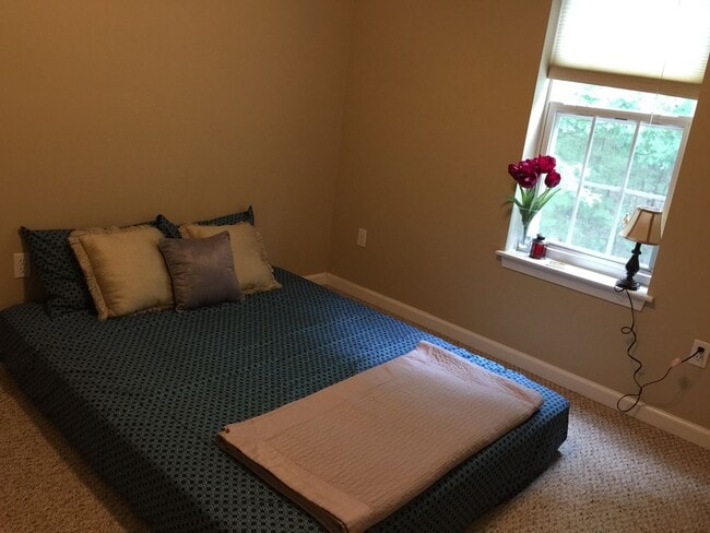 Building Photo - Beautiful 4 Bedroom house in Marlborough!