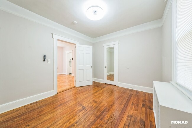 Building Photo - 28 Hollow Wood Ln