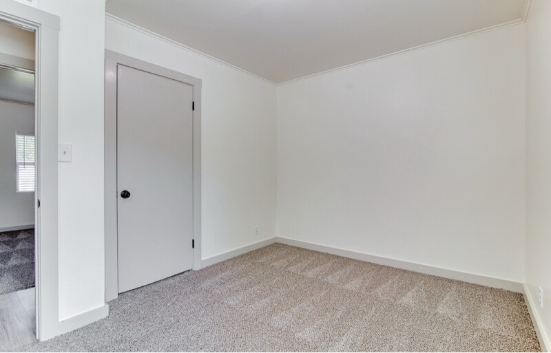 Building Photo - 2114 W 48th Pl