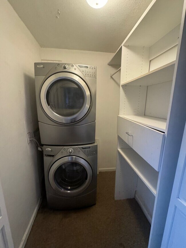 Building Photo - 3000 Broadway St