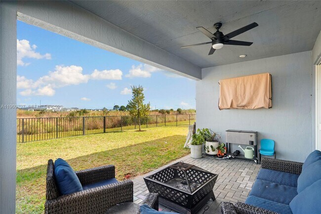 Building Photo - 13461 SW Bally Dr