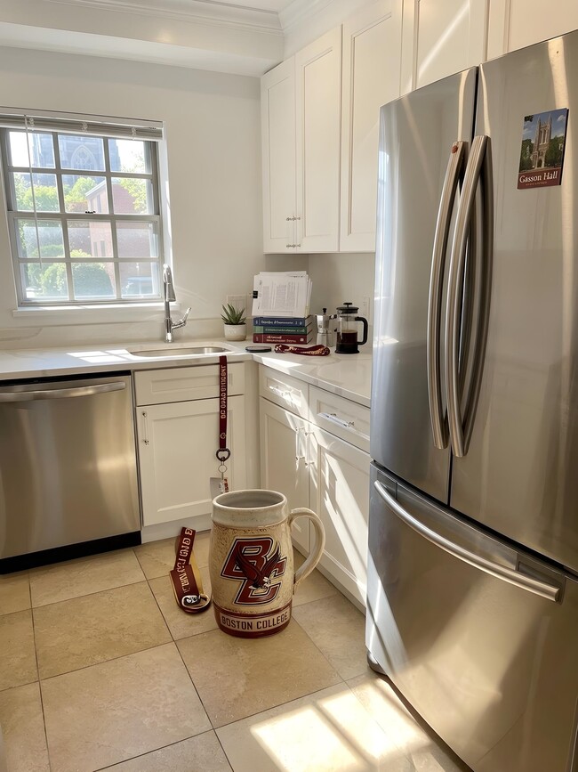 Building Photo - 166 Lake Shore Rd