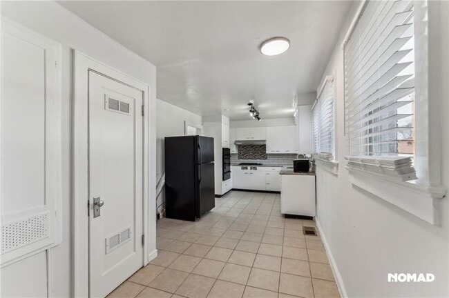 Building Photo - 1143 Fountain Dr SW