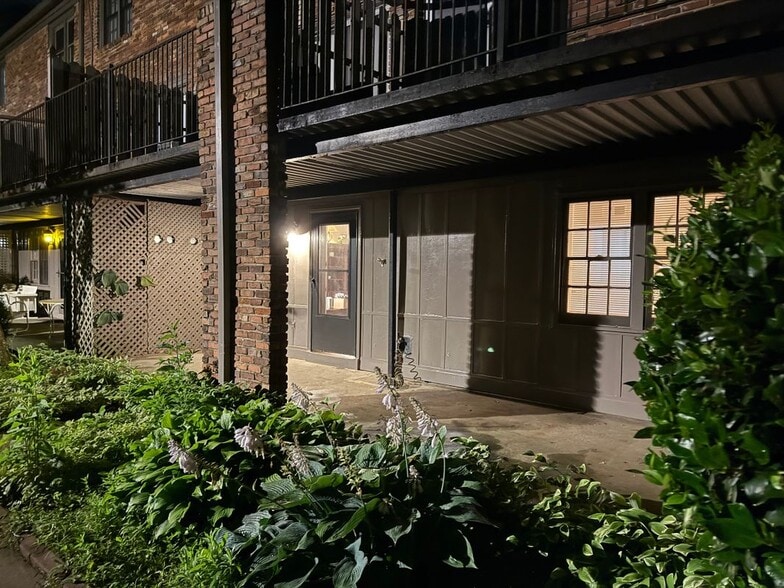 Building Photo - 3101 Colonial Way