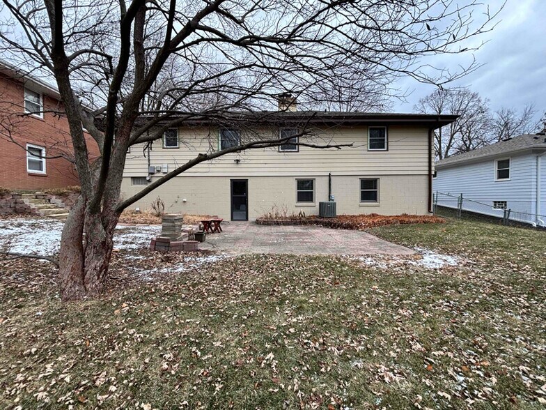 Building Photo - 1606 N 60th St