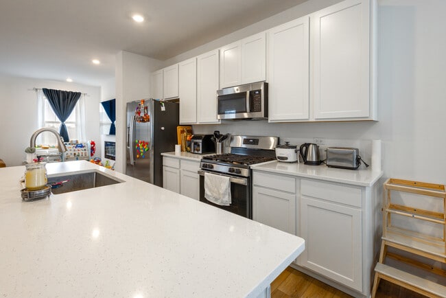 Building Photo - 1300 Kentwood Dr