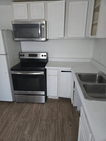 Building Photo - 1004 W Main St