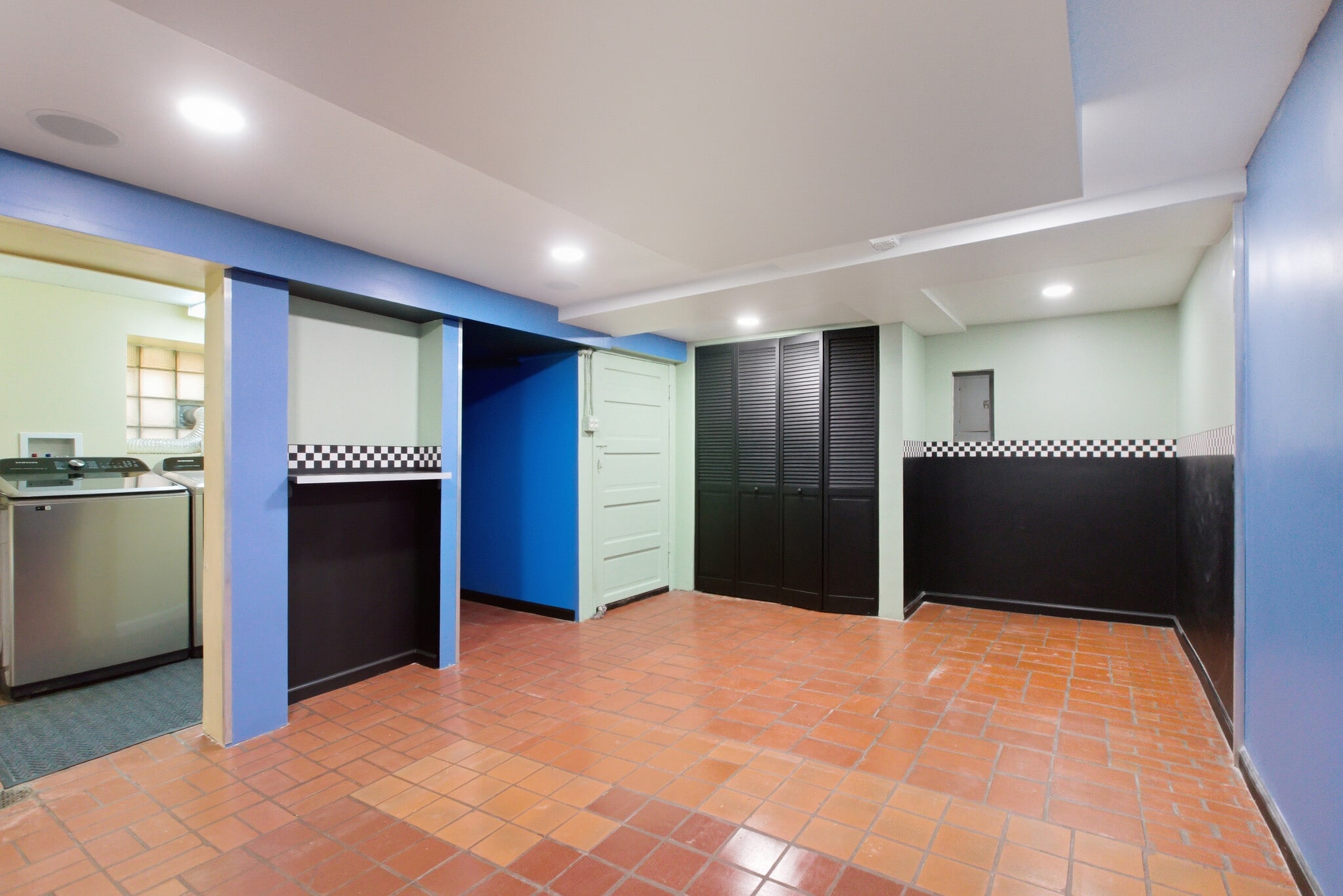 Building Photo - 5434 W Wrightwood Ave