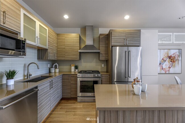 Building Photo - 4027 California Ave SW