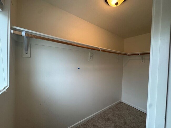 Building Photo - 2706 NE 130th Ct