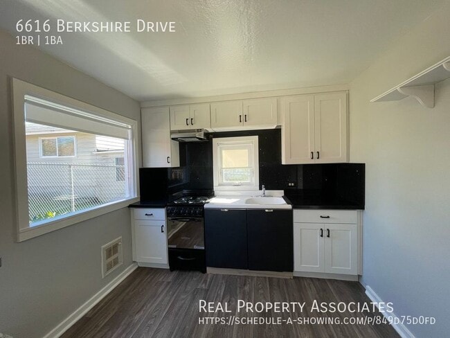 Building Photo - 6616 Berkshire Dr