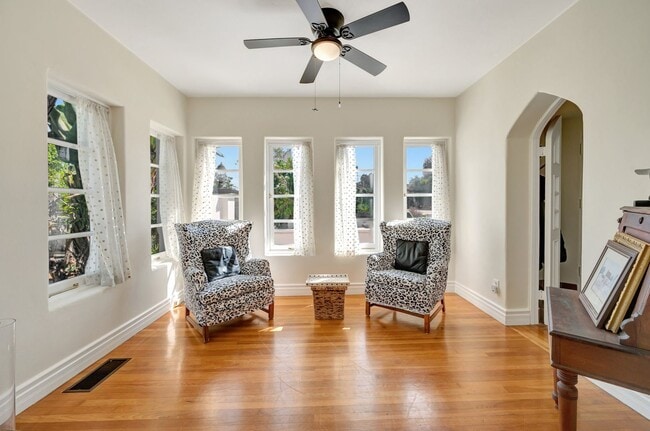 Building Photo - Luxury Bayside Living in Loma Portal with 5 bedrooms & 3 baths!