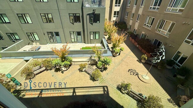 Building Photo - Large Downtown Oakland Two Bedroom Condominium at The Jade