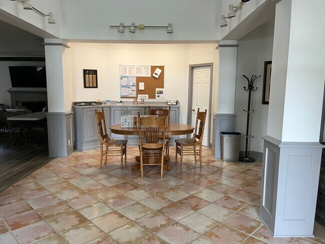 Building Photo - ONE MONTH FREE with a sixteen-month lease. Two Bedroom, Furnished Condo in Windsor Green in Carol...