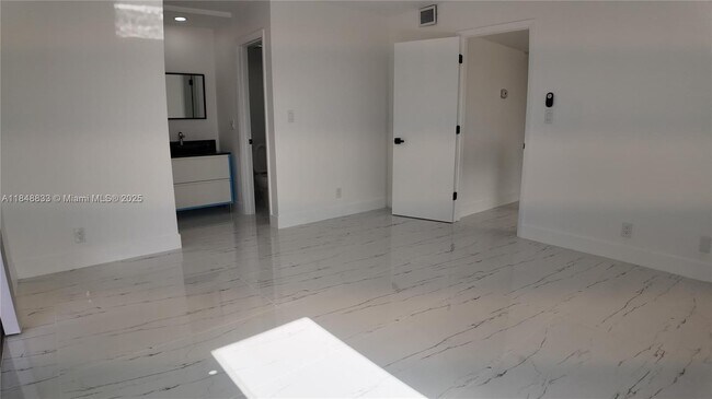 Building Photo - 2801 SW 87th Ave
