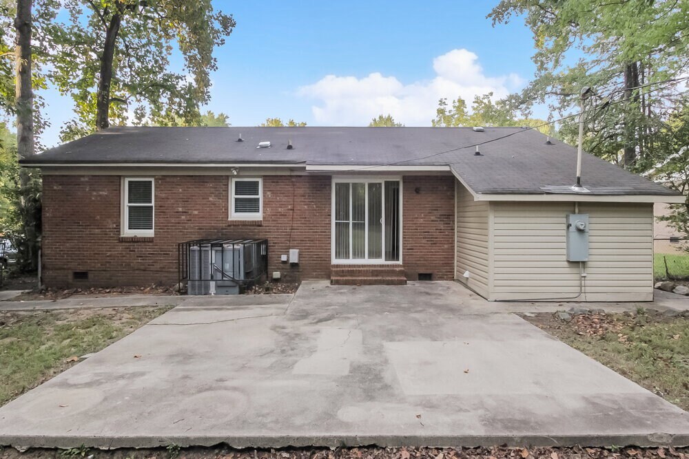 Building Photo - 624 Dobson Dr